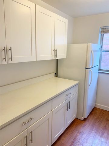 30 Cedar Blvd, Mt Lebanon, PA 15228