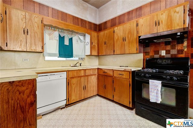2080 Woodrow Center Road, Kingsbury, TX 78638