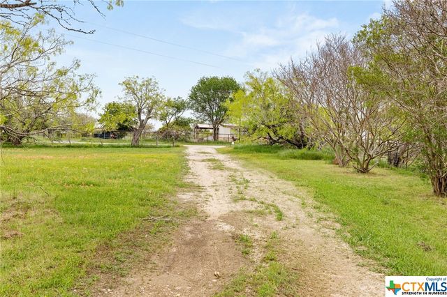 2080 Woodrow Center Road, Kingsbury, TX 78638