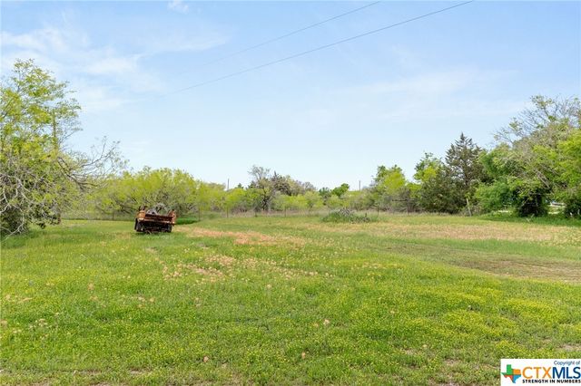 2080 Woodrow Center Road, Kingsbury, TX 78638