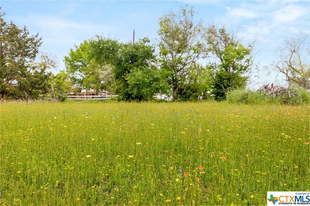 2080 Woodrow Center Road, Kingsbury, TX 78638