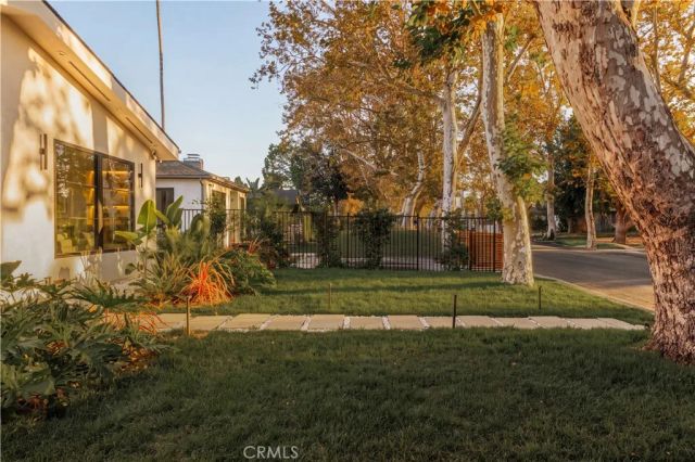 6035 Simpson Avenue, North Hollywood, CA 91606