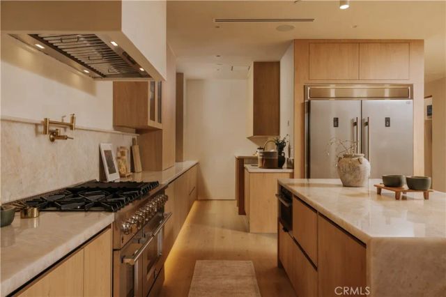 6035 Simpson Avenue, North Hollywood, CA 91606