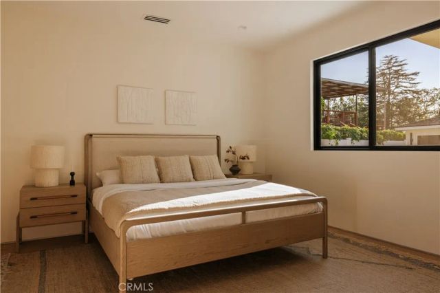 6035 Simpson Avenue, North Hollywood, CA 91606