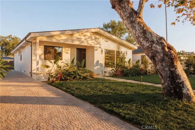 6035 Simpson Avenue, North Hollywood, CA 91606