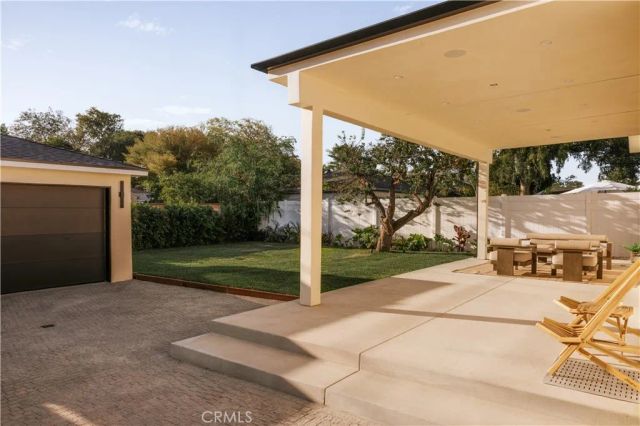 6035 Simpson Avenue, North Hollywood, CA 91606