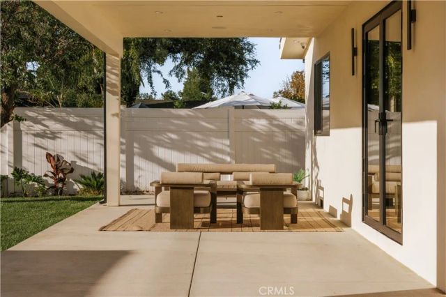 6035 Simpson Avenue, North Hollywood, CA 91606