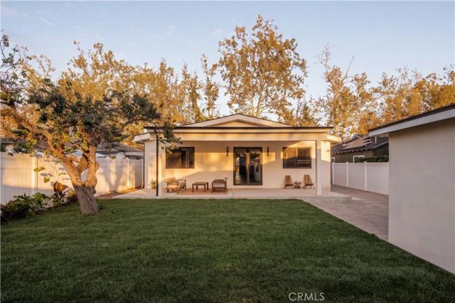 6035 Simpson Avenue, North Hollywood, CA 91606