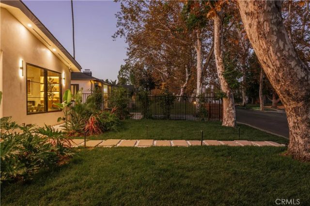 6035 Simpson Avenue, North Hollywood, CA 91606