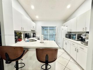 2527 W 76th St 212, Hialeah, FL 33016