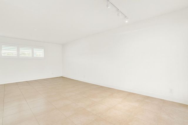 32 Colonial Club Drive 203, Boynton Beach, FL 33435