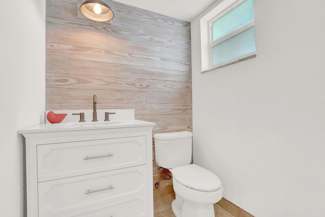 32 Colonial Club Drive 203, Boynton Beach, FL 33435