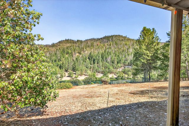23159 Highway 62, Shady Cove, OR 97539