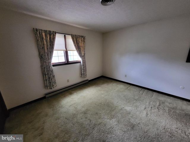 6540 MOUNTAIN DR, Chambersburg, PA 17202