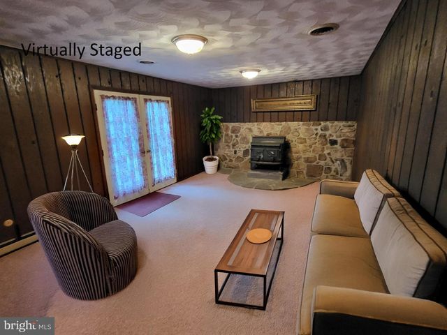 6540 MOUNTAIN DR, Chambersburg, PA 17202