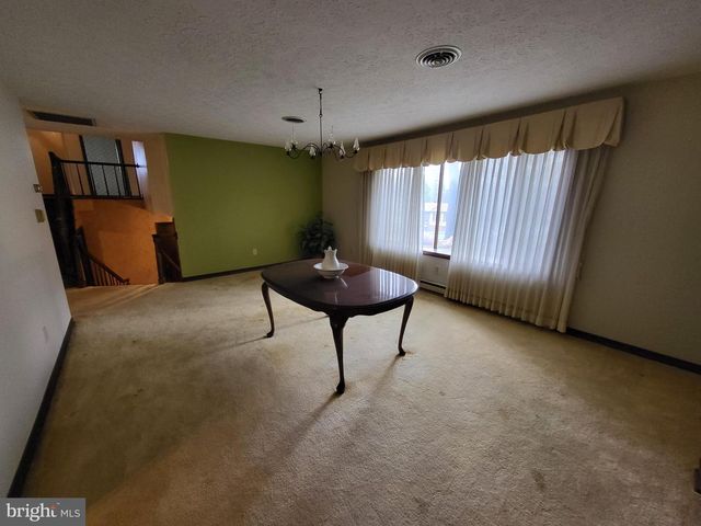 6540 MOUNTAIN DR, Chambersburg, PA 17202