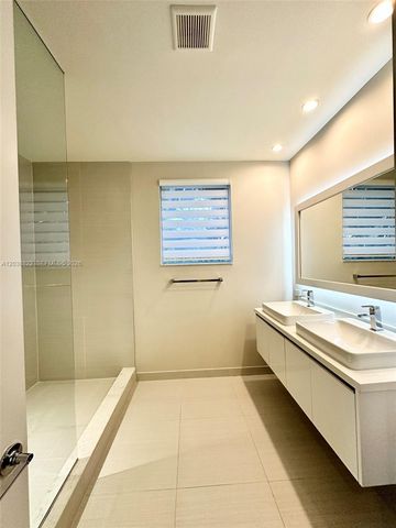 10560 NW 63rd Terrace, Doral, FL 33178