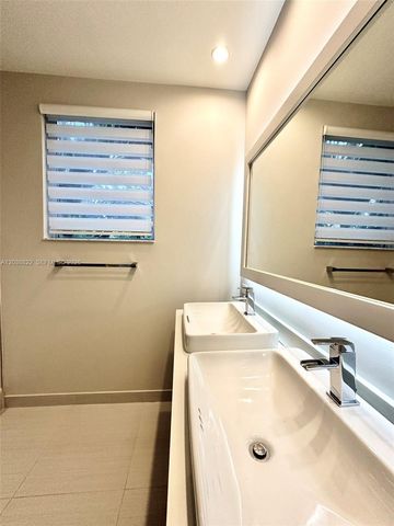 10560 NW 63rd Terrace, Doral, FL 33178