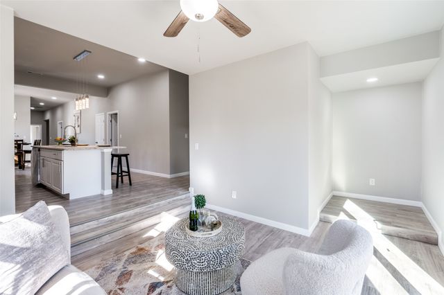 410 S Grand Avenue, Gainesville, TX 76240