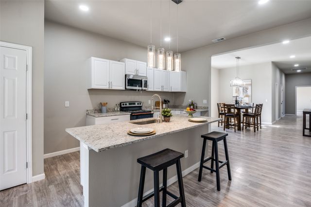 410 S Grand Avenue, Gainesville, TX 76240