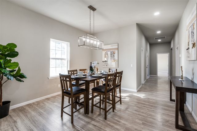 410 S Grand Avenue, Gainesville, TX 76240