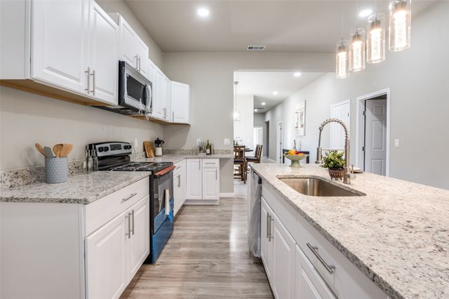 410 S Grand Avenue, Gainesville, TX 76240