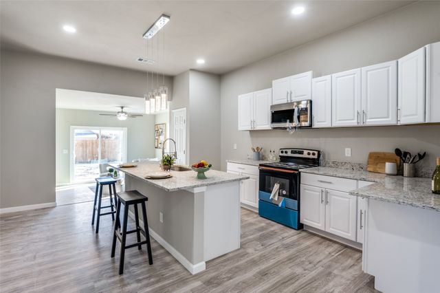 410 S Grand Avenue, Gainesville, TX 76240