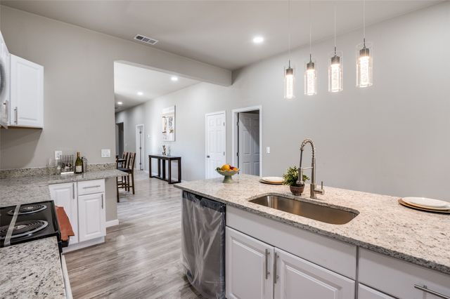 410 S Grand Avenue, Gainesville, TX 76240