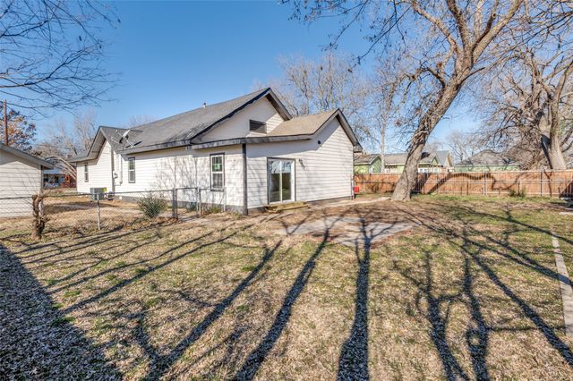 410 S Grand Avenue, Gainesville, TX 76240