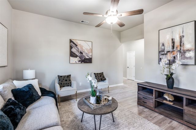 410 S Grand Avenue, Gainesville, TX 76240