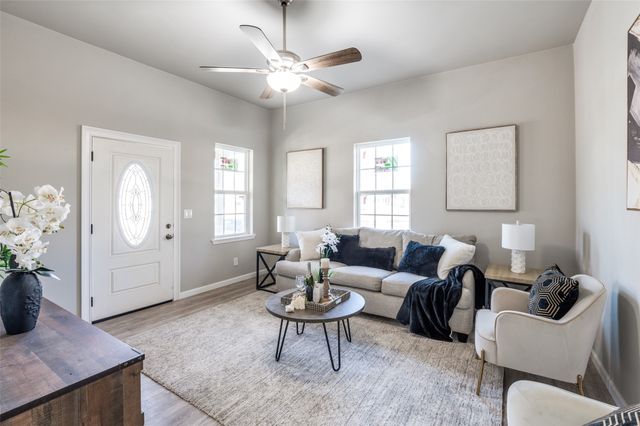 410 S Grand Avenue, Gainesville, TX 76240