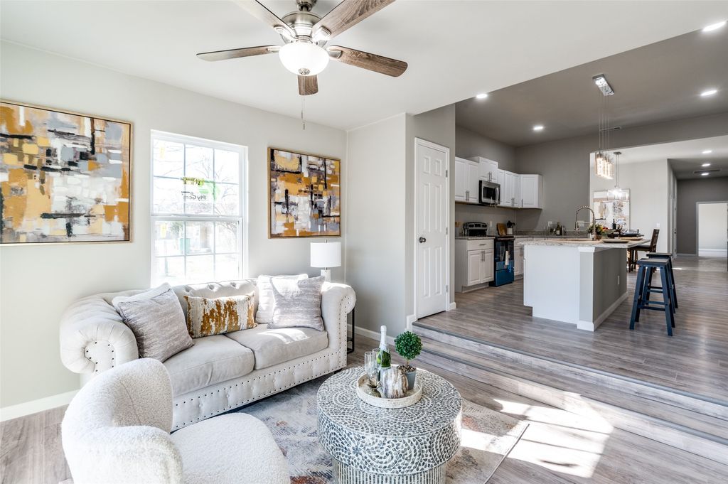 410 S Grand Avenue, Gainesville, TX 76240