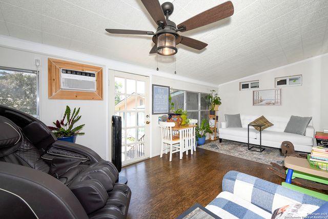 222 Highview, San Antonio, TX 78228