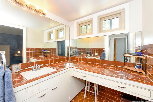 222 Highview, San Antonio, TX 78228