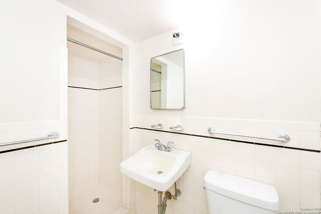 222 Highview, San Antonio, TX 78228