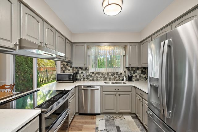 1050 Roslyn Road, Mount Clemens, MI 48043