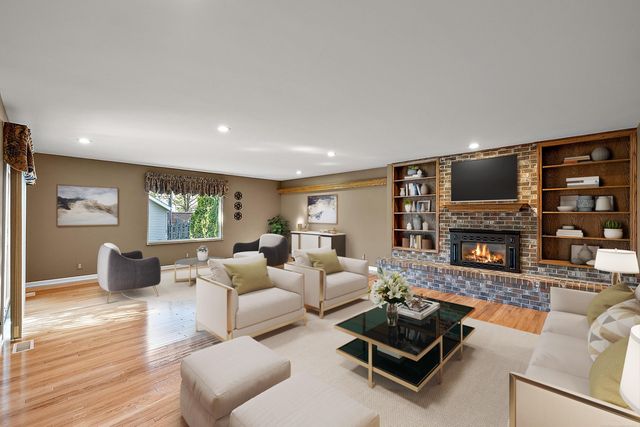 1050 Roslyn Road, Mount Clemens, MI 48043