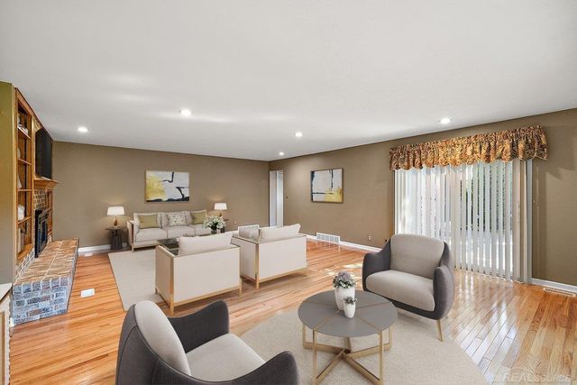 1050 Roslyn Road, Mount Clemens, MI 48043