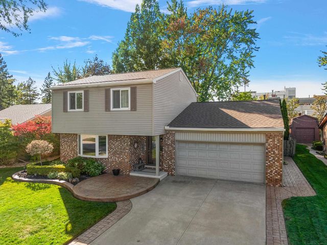 1050 Roslyn Road, Mount Clemens, MI 48043