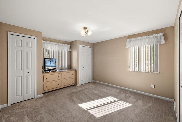 1050 Roslyn Road, Mount Clemens, MI 48043