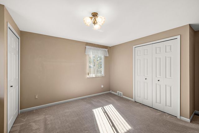 1050 Roslyn Road, Mount Clemens, MI 48043