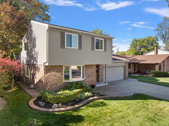 1050 Roslyn Road, Mount Clemens, MI 48043