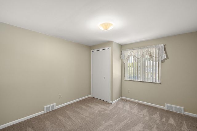 1050 Roslyn Road, Mount Clemens, MI 48043