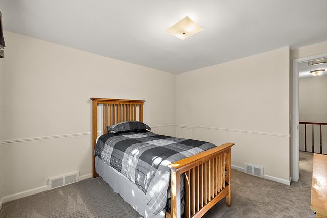 1050 Roslyn Road, Mount Clemens, MI 48043