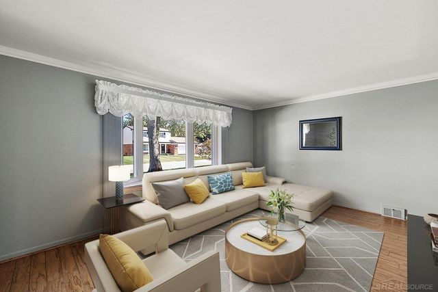 1050 Roslyn Road, Mount Clemens, MI 48043