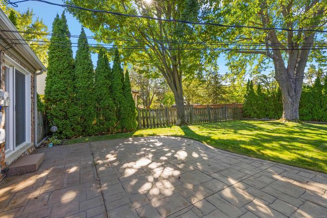 1050 Roslyn Road, Mount Clemens, MI 48043