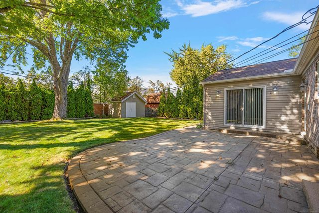 1050 Roslyn Road, Mount Clemens, MI 48043