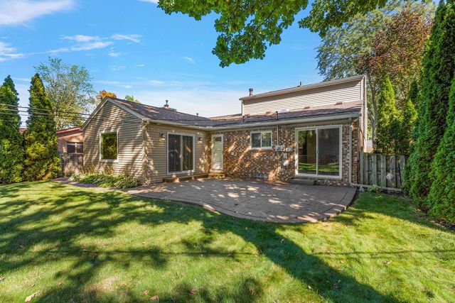 1050 Roslyn Road, Mount Clemens, MI 48043