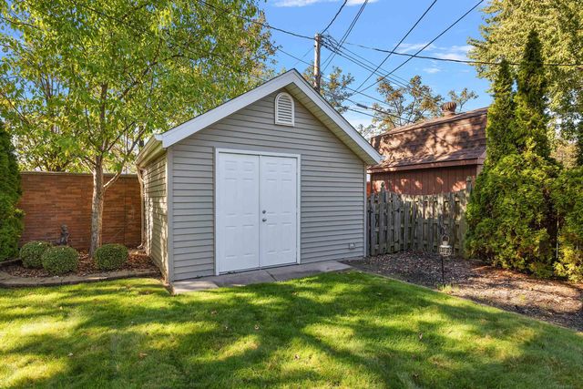 1050 Roslyn Road, Mount Clemens, MI 48043