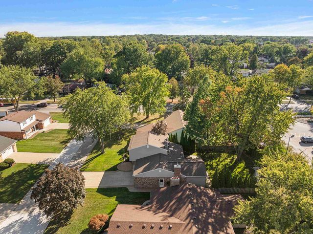 1050 Roslyn Road, Mount Clemens, MI 48043